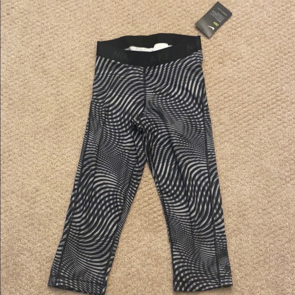Brand new never worn Nike pro leggings